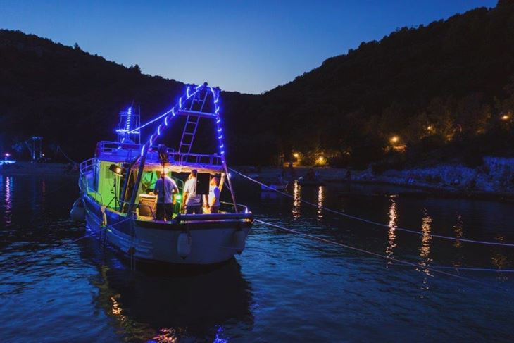 Klapa Rišpet je čest gost našeg kraja, tradicionalno posjećuju Rakljansko kulturno ljeto, dok se koncert u ovakvom obliku održava drugi put