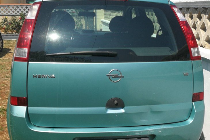 Oštećen automobil