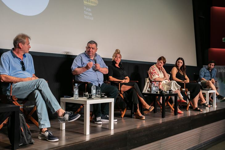 Zrinko Ogresta, Ivan Maloča, Anja Šovagović Despot, Vanja Ćirić, Tea Harčević i Ivor Martinić (Foto Pula Film Festival/Manuel ANGELINI)