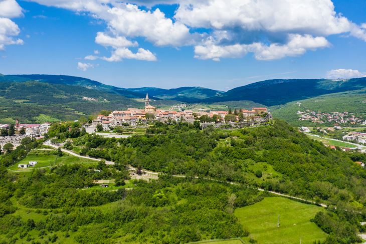 Buzet (panorama, snimljeno dronom)
