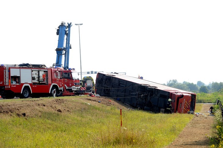 Teška nesreća kod Slavonskog broda (Snimio Nenad Opačak/Cropix)