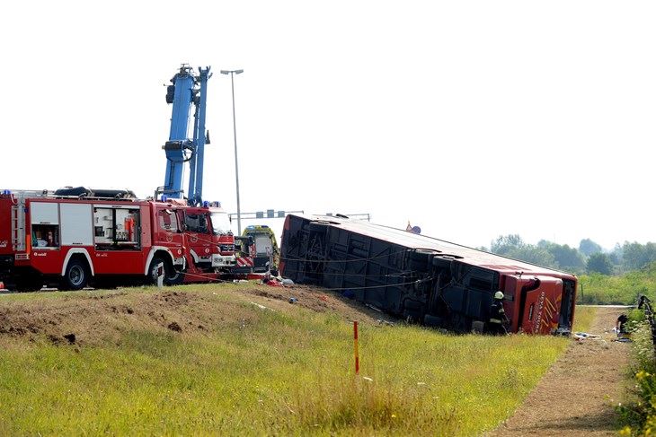 Teška nesreća kod Slavonskog broda (Snimio Nenad Opačak/Cropix)