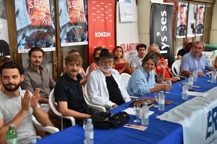 Brojna ekipa Ulyssesa najavila je novu kazališnu predstavu (Snimio Duško Marušić Čiči)
