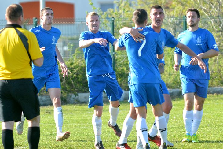 Prvaci kreću u Rovinjskom Selu - Nogometaši Vrsara, prošlosezonski prvaci Prve ŽNL (Snimio Danilo Memedović)