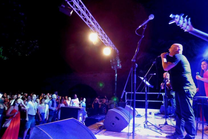 Mostar Sevdah Reunion na koncertu na pulskom Kaštelu 2018. godine (Snimila Tea Tidić)