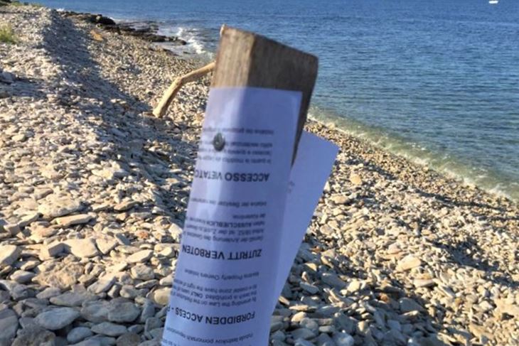 Obavijest na perojskim plažama