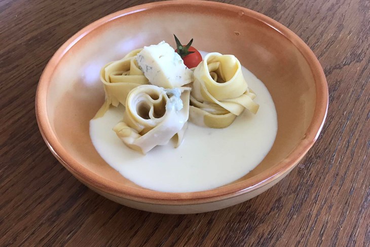 Rezanci od pirovog brašna u umaku od gorgonzole (Foto: Strukovna škola Eugena Kumičića Rovinj - Scuola di formazione professionale Eugen Kumičić Rovigno)