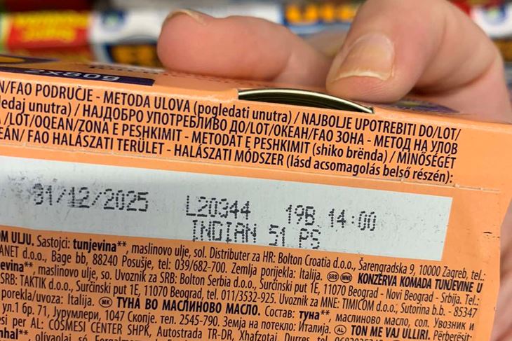 Tuna koja se prodaje na akciji