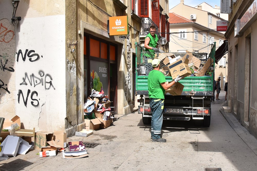 Odvoz otpada (Snimio Duško Marušić Čiči)