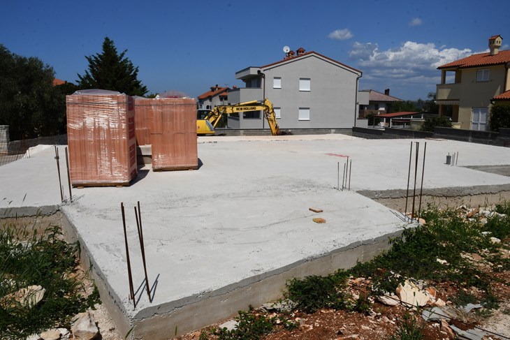 Salvadorova građevina u Štinjanu
