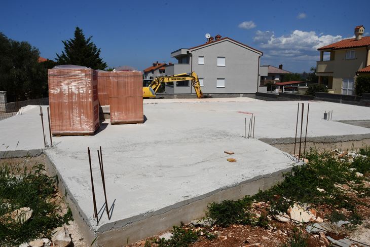 Salvadorova građevina u Štinjanu
