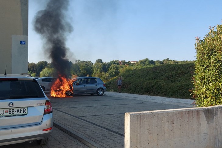 Eksplodiralo vozilo u Zambratiji