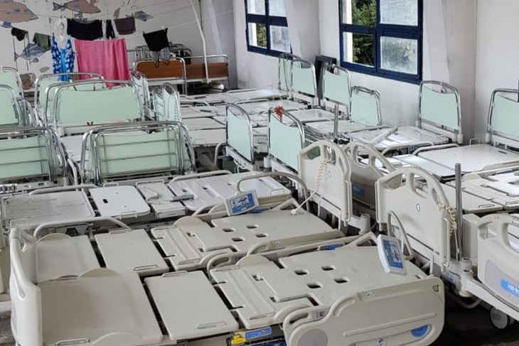 Sada su stigla četiri puna kamiona kreveta