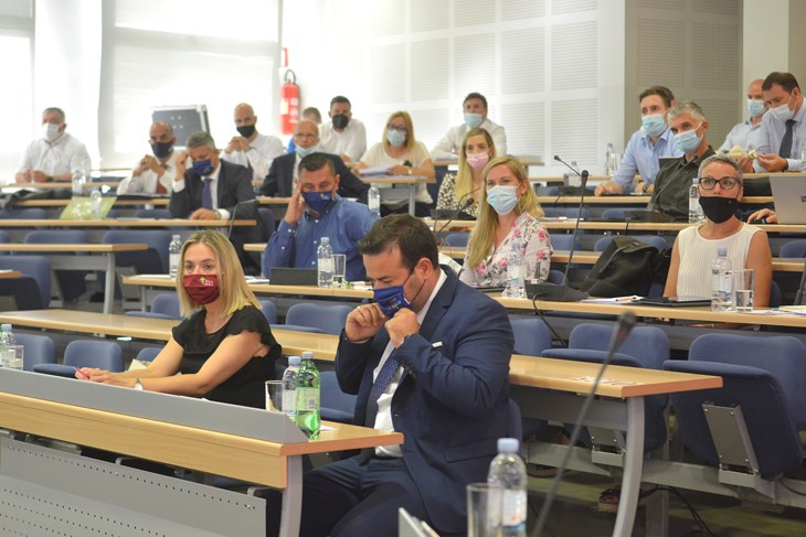 S jedne od nedavnih sjednica Vijeća (snimio D. MEMEDOVIĆ)
