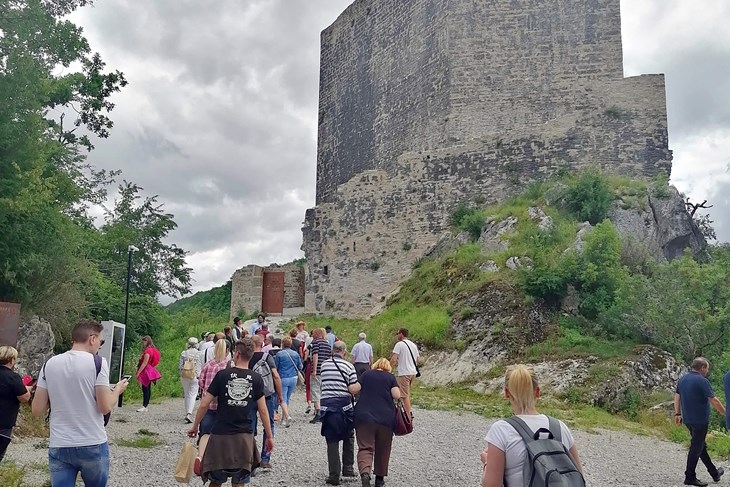 BUZET - kastel Petrapilosa, otvaranje turisticke sezone, slika TZ Buzet