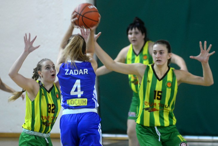 Pula 13.10.2018. sport - Pattinaggio - kosarka - Pula - Zadar Snimio: Dejan STIFANICKarin Sxkapin i Katarina Trehub