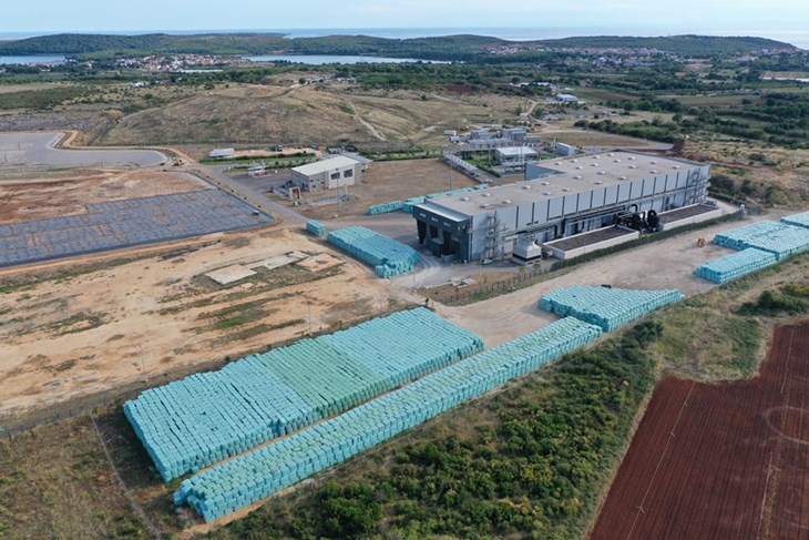 Tisuće bala smeća na Kaštijunu