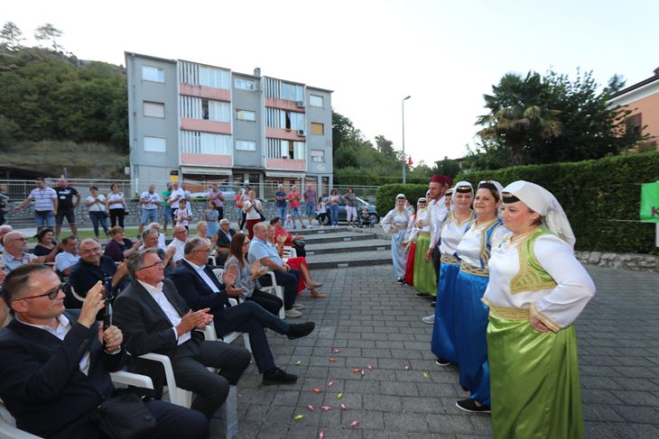 Brojni uzvanici na kulturnoj manifestaciji Dana bošnjačke kulture u Buzetu (Snimio Asim Čabaravdić)
