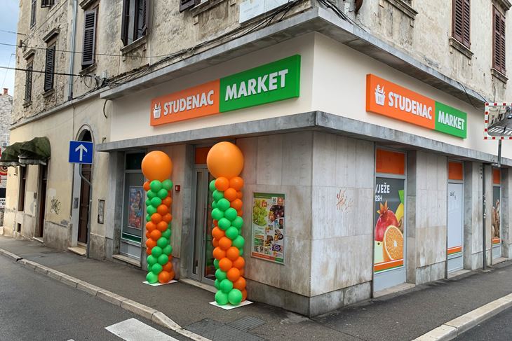 Trgovina Studenca u Zagrebačkoj ulici u Puli