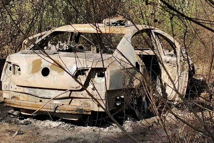 Ubojstvo obitelji Đokić kod Aleksinca u Srbiji, automobil je u potpunosti izgorio (Foto: Telegraf.rs / D. K.)