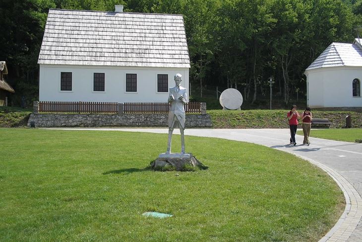 Memorijalni centar "Nikola Tesla" otvoren je u povodu 150. obljetnice njegovog rođenja