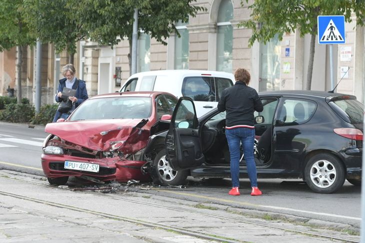 Sudar na rivi u Puli (snimio Milivoj MIJOŠEK)