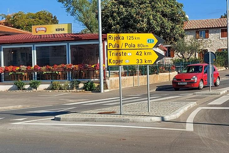 Uz kružni tok koji vodi prema Kopru, kao da pozdravlja svakog gosta pri dolasku ili odlasku iz grada (Snimila Sanja Bosnić)