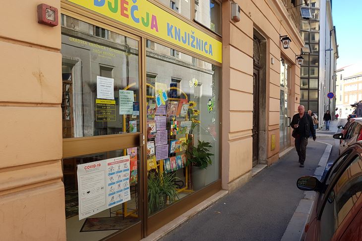 Dječja knjižnica u Smareglinoj ulici (Snimila Mirjana Vermezović Ivanović)