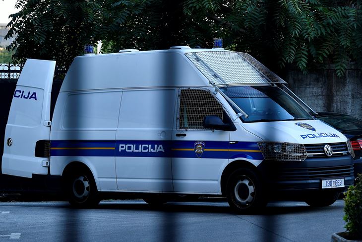 Uhićenja - ilustracija (CROPIX)