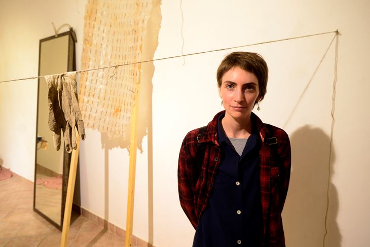 Marianna Nardini na svojoj izložbi u Galeriji Poola (Snimio Dejan Štifanić)
