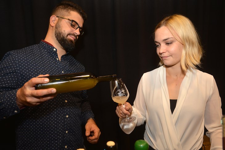 Mlade malvazije - bebice, do Vinistre će već biti lijepe djevojke (Snimio Danilo Memedović)
