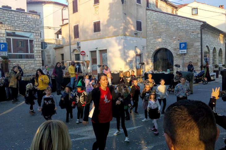 Manifestacija "Cuke spod ledonje" u Medulinu
