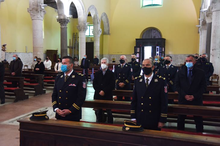 Sveta misa u pulskoj katedrali ( Snimio Duško Marušić)