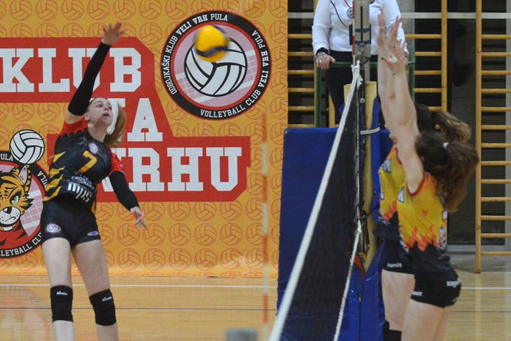Pula,02 05 2021,OS VELI VRPUNO VIŠA RAZINA U ODNOSU NA PROŠLU SEZONU - Azra Rakić (Snimio Danilo Memedović)H,ODBOJKAVELI VRH - OLIMPIKSnimio Danilo MEMEDOVICAzra Rakicxx