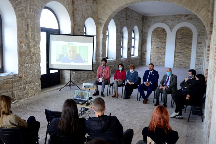 S okruglog stola u prostorima Europskog centra za mir i razvoj UN-a (Snimio Dejan Štifanić)
