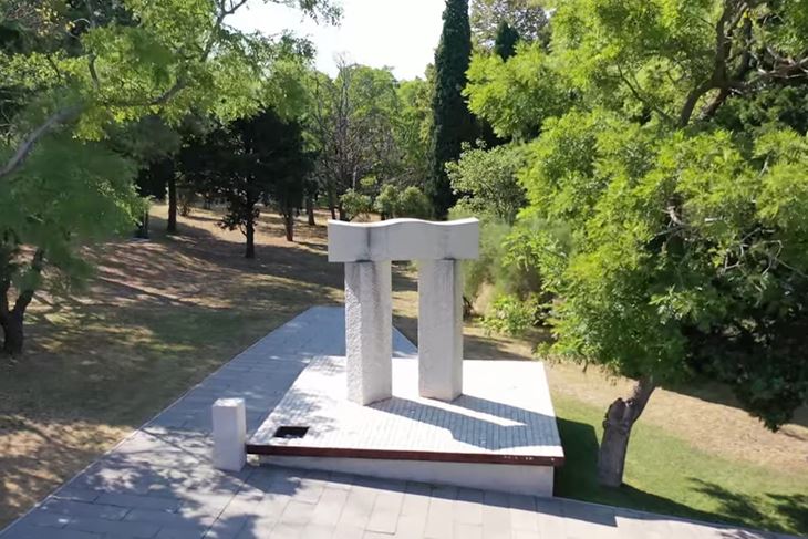 "Vrata u bolju budućnost" Petra Dolića u Parku hrvatskih branitelja na usponu za Stari Grad Labin