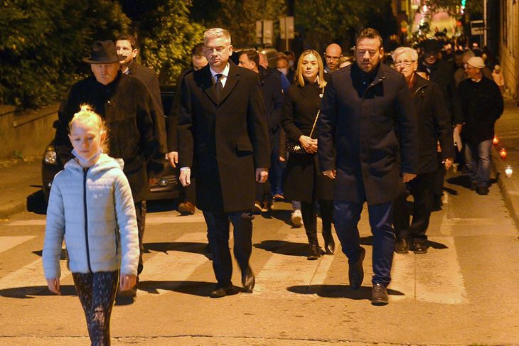 Mimohod u Vukovarskoj ulici u Puli (snimio Danilo MEMEDOVIĆ)