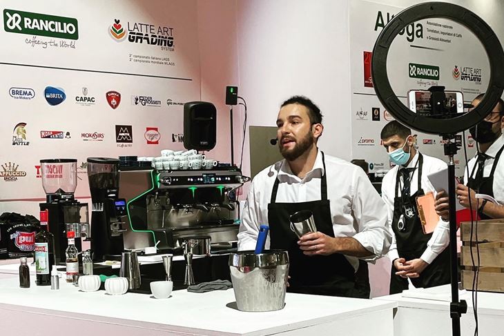 Deny Pesce iz Rovinja, dobitnik nagrade Tosca i svjetski prvak u pripremi koktela na bazi kave na Međunarodnom prvenstvu Gran premio della Caffeteria Italiana u Milanu