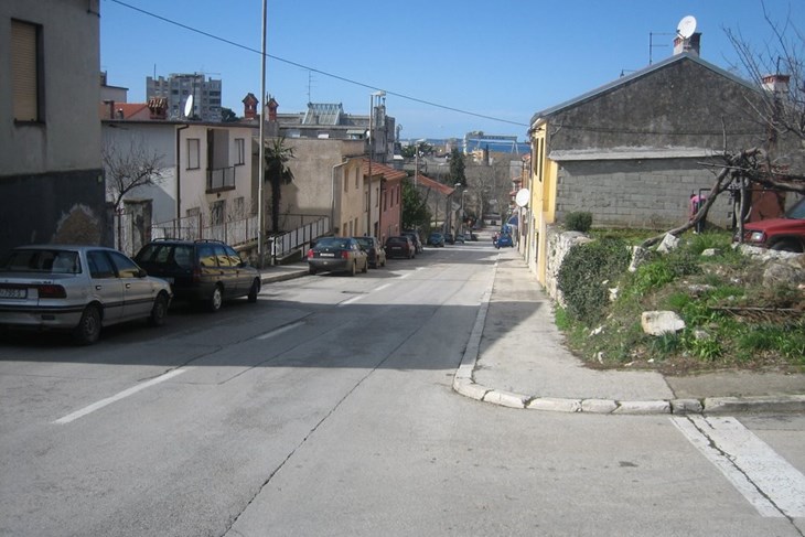 Jednosmjerne ulice križaju se sa Rizzijevom