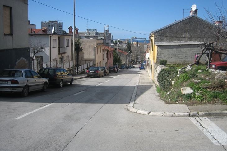 Jednosmjerne ulice križaju se sa Rizzijevom