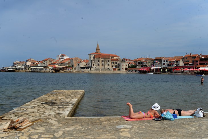 Plaža Moela u Umagu (Foto arhiva Glasa istre/ Snimio Milivoj Mijošek)