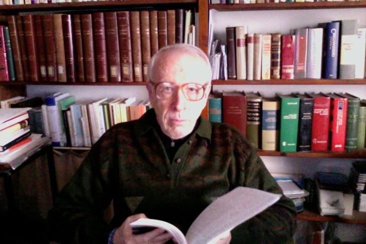Fra Josip Bepo Percan u svom radnom okruženju