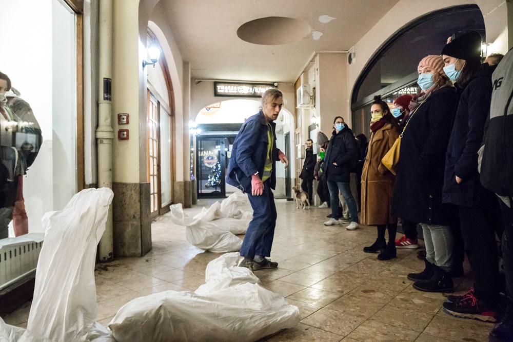 Izlozxba "Rad,(ne)red i (samo)disciplina: nevidljivo djelovanje radnica i radnika u kulturi", otvorena je u utorak u zagrebacxkoj Galeriji Nova, snimila Sanja Bistricxicxx