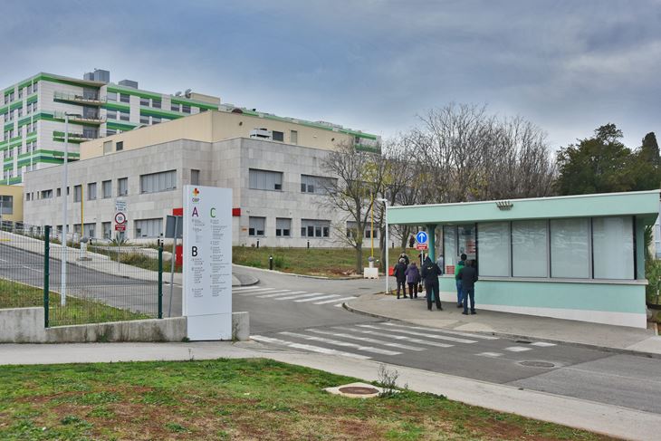 Pulska bolnica (Cropix)
