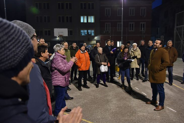 Razgovor gradonačelnika s građanima kod škole Centar (Snimio Duško Marušić Čiči)
