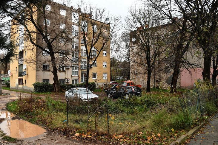 Parcela na kojoj bi trebala niknuti zgrada (snimio M. MIJOŠEK)