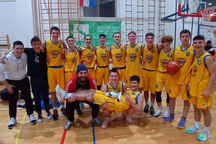 NOVI USPJEH NADARENE GENERACIJE - Kadeti Stoje s trenerom Dariom Vidovićem