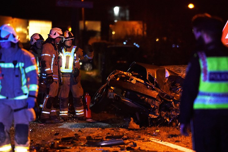 Neprepoznatljivo vozilo u kojem su poginuli otac i sin (CROPIX)