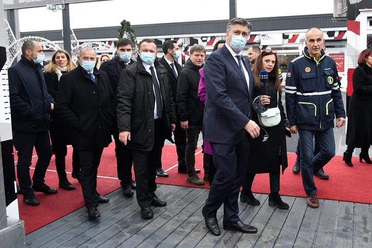 Plenković u Petrinji (CROPIX)