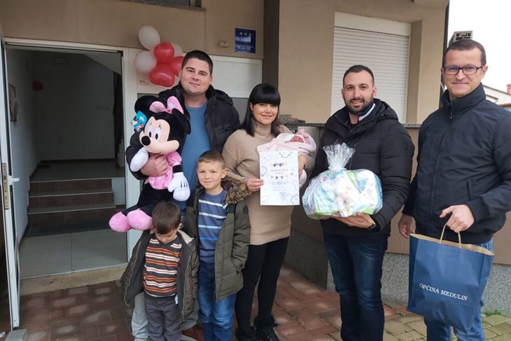 Medulinski načelnik posjetio prvu ovogodišnju bebu